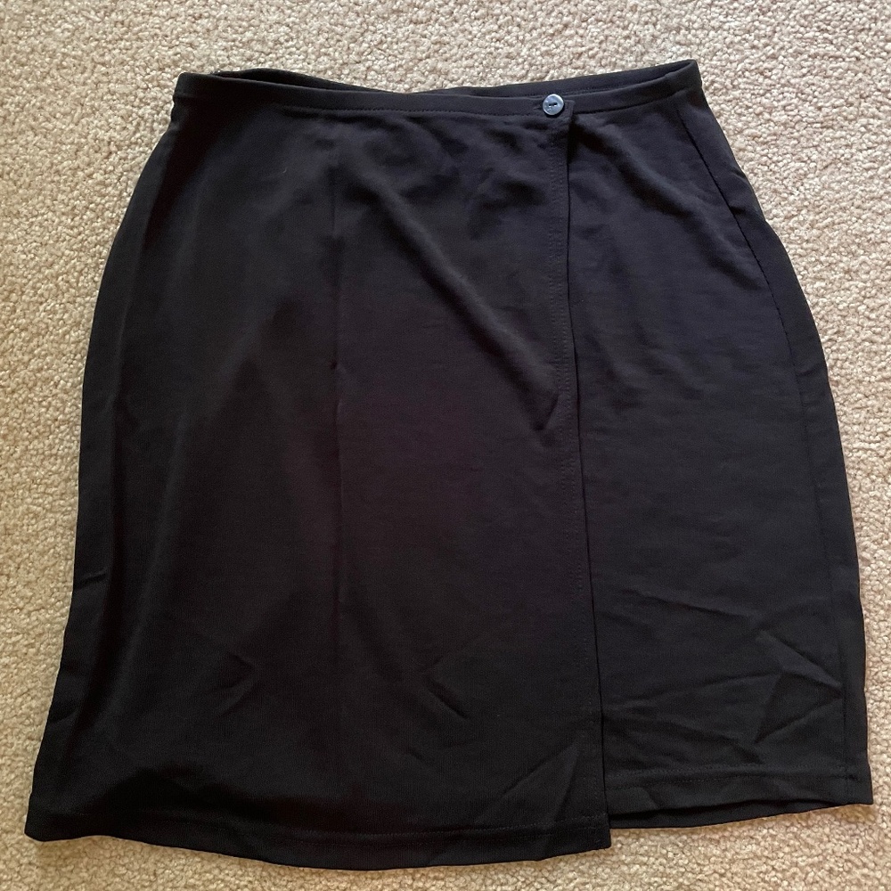 Old navy black stretch wrap around skirt s-m